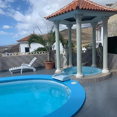 Βίλα House For *