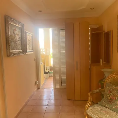House For * 阿德耶